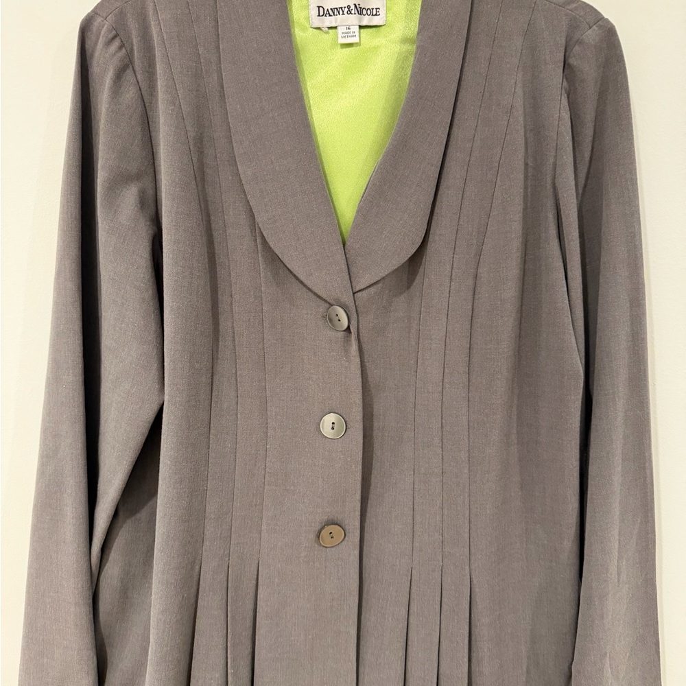 Danny & Nicole Gray Pleated Two-Piece Pantsuit - Picture 2 of 4